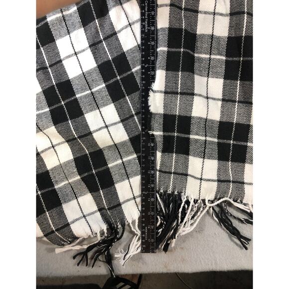 Black White Plaid Hooded Poncho Cape Toggle Closure Fringe Cozy Wrap cottage - Picture 4 of 9